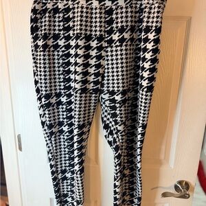 Black and White Stretchy Business Casual Houndstooth Ankle Pants